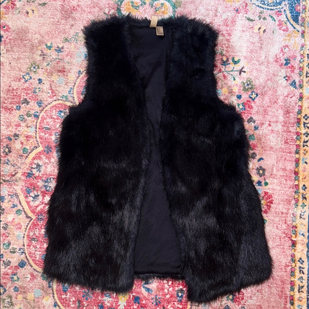 Forever 21 Black Faux Fur Vest Size Small